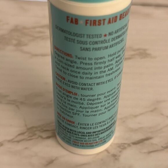 First aide beauty 10% vitamin c brightening serum for sensitive skin 50ML - Picture 4 of 6